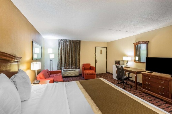 Rodeway Inn Knoxville image 11