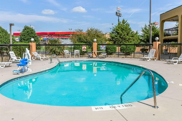 Rodeway Inn Knoxville image 2