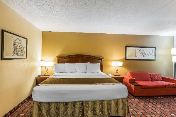 Rodeway Inn Knoxville image 3