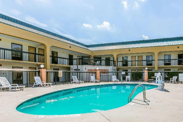 Rodeway Inn Knoxville image 5